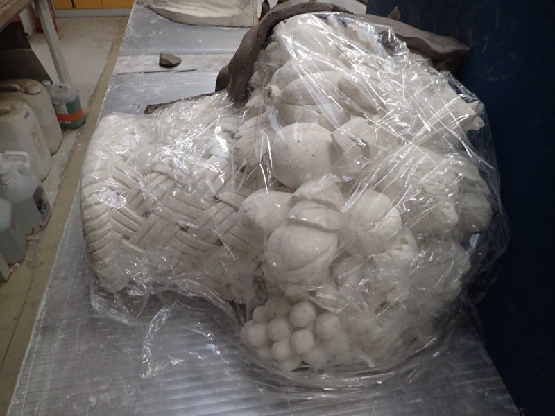 Atelier Giordani - Conservation - Restauration
Edifice – Mobilier - Sculpture – Objets d’art – Moulage –
Pierre, bois métal, polychromie et dorure - Moulage des deux vases, restauration du piédestal - Originaux en pierre calcaire - OPÉRATIONS RÉALISÉES
-	Moulage complet du socle d’après modèle en pierre 
-	Réalisation d’une chape en élastomère silicone pour l’empreinte
-	Réalisation d’un contre-moule à pièce en plâtre et filasse
-	Démontage du moule et remontage
- Tirage d’un exemplaire en micro-béton, et patine d’harmonisation 
- Transport, pose, fixation et scellement