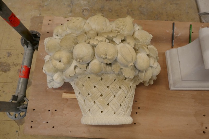 Atelier Giordani - Conservation - Restauration
Edifice – Mobilier - Sculpture – Objets d’art – Moulage –
Pierre, bois métal, polychromie et dorure - Moulage des deux vases, restauration du piédestal - Originaux en pierre calcaire - OPÉRATIONS RÉALISÉES
-	Moulage complet du socle d’après modèle en pierre 
-	Réalisation d’une chape en élastomère silicone pour l’empreinte
-	Réalisation d’un contre-moule à pièce en plâtre et filasse
-	Démontage du moule et remontage
- Tirage d’un exemplaire en micro-béton, et patine d’harmonisation 
- Transport, pose, fixation et scellement