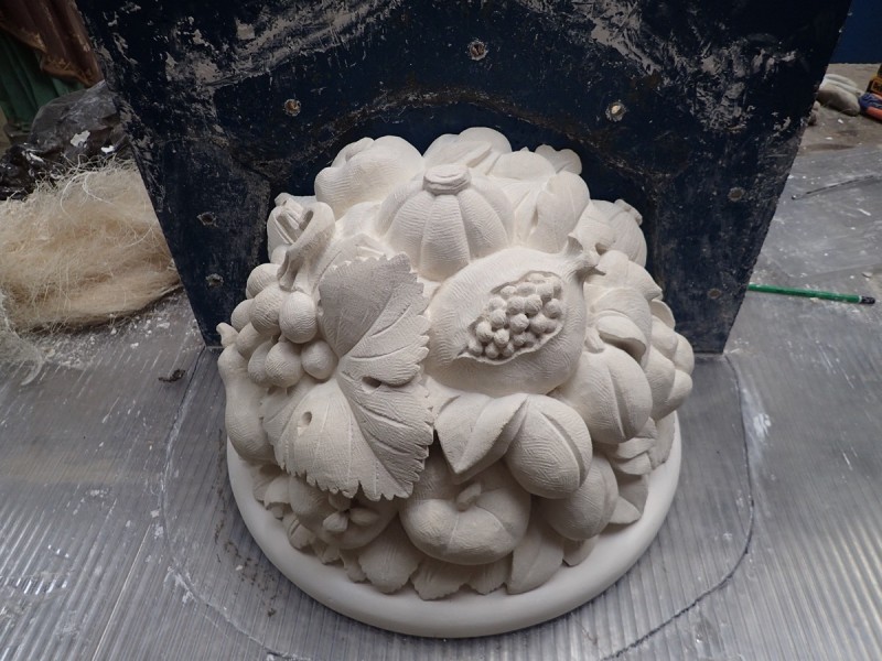Atelier Giordani - Conservation - Restauration
Edifice – Mobilier - Sculpture – Objets d’art – Moulage –
Pierre, bois métal, polychromie et dorure - Moulage des deux vases, restauration du piédestal - Originaux en pierre calcaire - OPÉRATIONS RÉALISÉES
-	Moulage complet du socle d’après modèle en pierre 
-	Réalisation d’une chape en élastomère silicone pour l’empreinte
-	Réalisation d’un contre-moule à pièce en plâtre et filasse
-	Démontage du moule et remontage
- Tirage d’un exemplaire en micro-béton, et patine d’harmonisation 
- Transport, pose, fixation et scellement