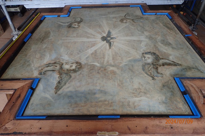 Atelier Giordani - Conservation - Restauration
Edifice – Mobilier - Sculpture – Objets d’art – Moulage –
Pierre, bois métal, polychromie et dorure - Parloir de l'abbesse Abbaye de Verneuil sur Avre - Bois polychrome - -	Montage de l’échafaudage
-	Prise de côtes et mesures
-	Dépose des boiseries
-	Renfort structurel charpente
-	Traitement insecticide et fongicide de la charpente
-	Transport des panneaux en ateliers
-	Dépoussiérage
-	Purges et greffes
-	Consolidation chimique du support 
-	Révision des assemblages
-	Reprise des arasements et disjointoiements
-	Renforts structurels des panneaux
-	Comblements
-	Traitement insecticide des panneaux
-	Montage à blanc
-	Mise en peinture des montant et traverses
-	Dévernissage et retouche colorées des panneaux
-	Vernissage
-	Repose