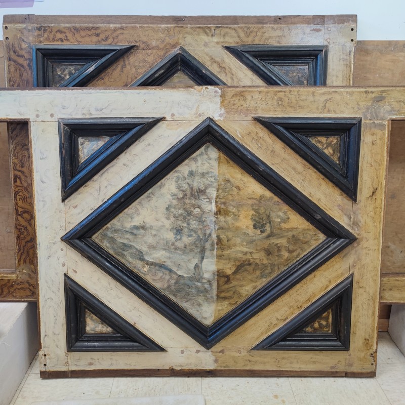 Atelier Giordani - Conservation - Restauration
Edifice – Mobilier - Sculpture – Objets d’art – Moulage –
Pierre, bois métal, polychromie et dorure - Parloir de l'abbesse Abbaye de Verneuil sur Avre - Bois polychrome - -	Montage de l’échafaudage
-	Prise de côtes et mesures
-	Dépose des boiseries
-	Renfort structurel charpente
-	Traitement insecticide et fongicide de la charpente
-	Transport des panneaux en ateliers
-	Dépoussiérage
-	Purges et greffes
-	Consolidation chimique du support 
-	Révision des assemblages
-	Reprise des arasements et disjointoiements
-	Renforts structurels des panneaux
-	Comblements
-	Traitement insecticide des panneaux
-	Montage à blanc
-	Mise en peinture des montant et traverses
-	Dévernissage et retouche colorées des panneaux
-	Vernissage
-	Repose