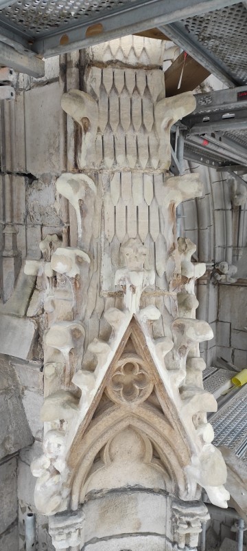 Atelier Giordani - Conservation - Restauration
Edifice – Mobilier - Sculpture – Objets d’art – Moulage –
Pierre, bois métal, polychromie et dorure - Portail des Marmousets de l'Abbatiale Saint Ouen - Pierre calcaire - - Nettoyage par micro gommage
- Nettoyage par compresse d'ammonium
- Traitement fongicide et biocide
- consolidation chimique de la pierre 
- Ragréage par mortier Altar et modelage
- Patine 
- Moulage et tirage d'une statue en l'état
