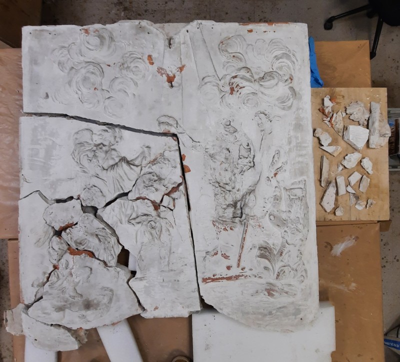 Atelier Giordani - Conservation - Restauration
Edifice – Mobilier - Sculpture – Objets d’art – Moulage –
Pierre, bois métal, polychromie et dorure - Restauration de la chapelle des fonds baptismaux de l'Eglise Sainte Cécile - Enduits muraux décorés
Boiseries faux-marbre
Marbre - -	Dépoussiérage et nettoyage
-	Dégagement et allègement des vernis
-	Traitement insecticide et fongicide sur l’autel
-	Purge des parties altérées et greffes de bois de même essence
-	Ragréages et comblement des lacunes, manques et épaufrures
-	Restitution de tête d’ange ailées après prise d’empreintes, moulage et tirage
-	Refixage et consolidation des enduits 
-	Refixage de la polychromie
-	Relevé des décors au calque et report sur zones de manques
-	Masticage
-	Reprise et réintégration des lacunes polychromes
-	Réintégration colorée des décors sur enduits et faux marbre
-	Restitution des faux-marbre de l’autel 
-	Dorure du cadre à la mixtion