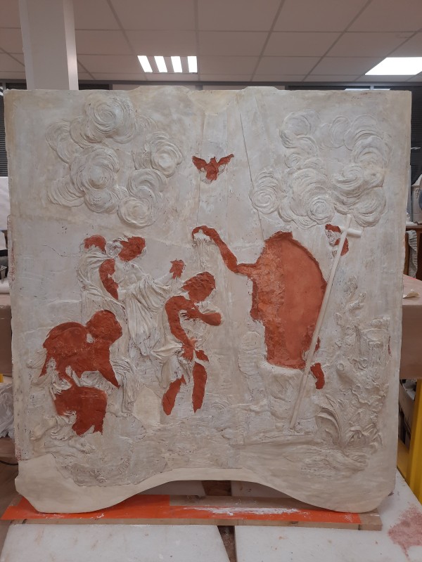 Atelier Giordani - Conservation - Restauration
Edifice – Mobilier - Sculpture – Objets d’art – Moulage –
Pierre, bois métal, polychromie et dorure - Restauration de la chapelle des fonds baptismaux de l'Eglise Sainte Cécile - Enduits muraux décorés
Boiseries faux-marbre
Marbre - -	Dépoussiérage et nettoyage
-	Dégagement et allègement des vernis
-	Traitement insecticide et fongicide sur l’autel
-	Purge des parties altérées et greffes de bois de même essence
-	Ragréages et comblement des lacunes, manques et épaufrures
-	Restitution de tête d’ange ailées après prise d’empreintes, moulage et tirage
-	Refixage et consolidation des enduits 
-	Refixage de la polychromie
-	Relevé des décors au calque et report sur zones de manques
-	Masticage
-	Reprise et réintégration des lacunes polychromes
-	Réintégration colorée des décors sur enduits et faux marbre
-	Restitution des faux-marbre de l’autel 
-	Dorure du cadre à la mixtion