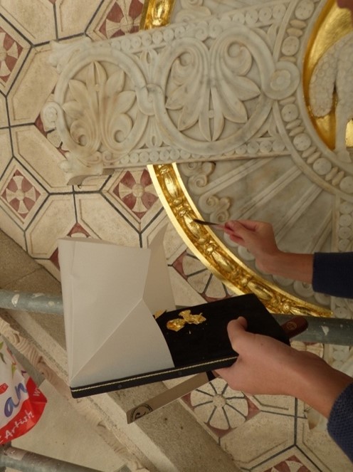 Atelier Giordani - Conservation - Restauration
Edifice – Mobilier - Sculpture – Objets d’art – Moulage –
Pierre, bois métal, polychromie et dorure - Restauration de la travée centrale et du porche de la façade sud - Pierre, marbre et dorure - - Consolidation chimique de la pierre
- Nettoyage par micro gommage
- Traitement des marbres
- Purges, comblement et ragréages 
- Dorure à la feuille d'or
- Patine d'harmonisation