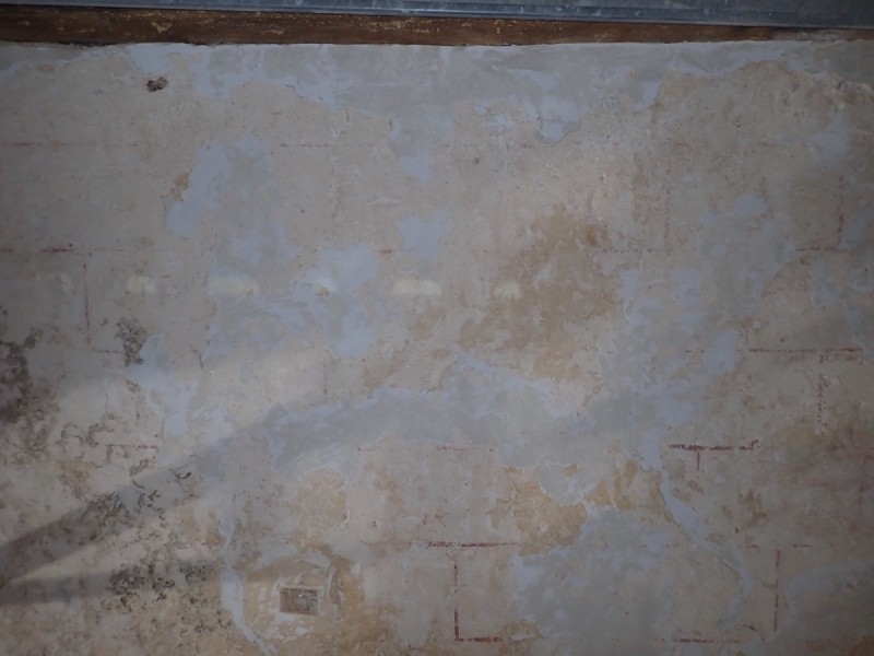 Atelier Giordani - Conservation - Restauration
Edifice – Mobilier - Sculpture – Objets d’art – Moulage –
Pierre, bois métal, polychromie et dorure - Restauration de la voûte et des décors peints -  - Lot 5 : Restauration/conservation d’éléments architecturaux, de décors polychromes, de sculpture

OPÉRATIONS RÉALISÉES
Tranche conditionnelle 2

Voûte de la nef :
-	Dépoussiérage 
-	Mise en teinte des greffes et des parties neuves et reprise du décor de fleur de lys par glacis acrylique 
-	Dépoussiérage de la poutre de gloire par technique croisée de brossage et d’aspiration

Élévation de la nef :
-	Dégagement des enduits pour mettre au jour les décors anciens conservés
-	Encapsulage des zones de peinture au plomb non dégagées
-	Consolidation des zones soufflées par infiltration de mortier et comblement des fissures des lacunes
-	Consolidation des zones pulvérulentes.
-	Sur les zones non dégagées : application d’une couche de fond à la chaux et animation et glacis acrylique et harmonisation des bouchages anciens
- Sur les zones de décors ancien : retouches colorées pour améliorer la lisibilité