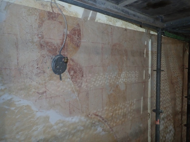 Atelier Giordani - Conservation - Restauration
Edifice – Mobilier - Sculpture – Objets d’art – Moulage –
Pierre, bois métal, polychromie et dorure - Restauration de la voûte et des décors peints -  - Lot 5 : Restauration/conservation d’éléments architecturaux, de décors polychromes, de sculpture

OPÉRATIONS RÉALISÉES
Tranche conditionnelle 2

Voûte de la nef :
-	Dépoussiérage 
-	Mise en teinte des greffes et des parties neuves et reprise du décor de fleur de lys par glacis acrylique 
-	Dépoussiérage de la poutre de gloire par technique croisée de brossage et d’aspiration

Élévation de la nef :
-	Dégagement des enduits pour mettre au jour les décors anciens conservés
-	Encapsulage des zones de peinture au plomb non dégagées
-	Consolidation des zones soufflées par infiltration de mortier et comblement des fissures des lacunes
-	Consolidation des zones pulvérulentes.
-	Sur les zones non dégagées : application d’une couche de fond à la chaux et animation et glacis acrylique et harmonisation des bouchages anciens
- Sur les zones de décors ancien : retouches colorées pour améliorer la lisibilité