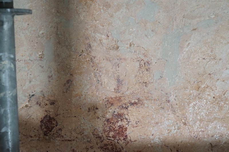 Atelier Giordani - Conservation - Restauration
Edifice – Mobilier - Sculpture – Objets d’art – Moulage –
Pierre, bois métal, polychromie et dorure - Restauration de la voûte et des décors peints -  - Lot 5 : Restauration/conservation d’éléments architecturaux, de décors polychromes, de sculpture

OPÉRATIONS RÉALISÉES
Tranche conditionnelle 2

Voûte de la nef :
-	Dépoussiérage 
-	Mise en teinte des greffes et des parties neuves et reprise du décor de fleur de lys par glacis acrylique 
-	Dépoussiérage de la poutre de gloire par technique croisée de brossage et d’aspiration

Élévation de la nef :
-	Dégagement des enduits pour mettre au jour les décors anciens conservés
-	Encapsulage des zones de peinture au plomb non dégagées
-	Consolidation des zones soufflées par infiltration de mortier et comblement des fissures des lacunes
-	Consolidation des zones pulvérulentes.
-	Sur les zones non dégagées : application d’une couche de fond à la chaux et animation et glacis acrylique et harmonisation des bouchages anciens
- Sur les zones de décors ancien : retouches colorées pour améliorer la lisibilité