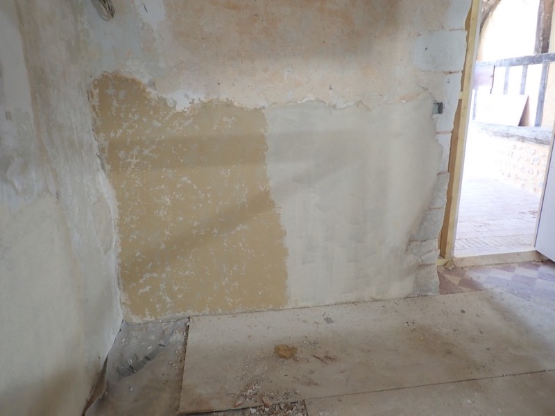 Atelier Giordani - Conservation - Restauration
Edifice – Mobilier - Sculpture – Objets d’art – Moulage –
Pierre, bois métal, polychromie et dorure - Restauration de la voûte et des décors peints -  - Lot 5 : Restauration/conservation d’éléments architecturaux, de décors polychromes, de sculpture

OPÉRATIONS RÉALISÉES
Tranche conditionnelle 2

Voûte de la nef :
-	Dépoussiérage 
-	Mise en teinte des greffes et des parties neuves et reprise du décor de fleur de lys par glacis acrylique 
-	Dépoussiérage de la poutre de gloire par technique croisée de brossage et d’aspiration

Élévation de la nef :
-	Dégagement des enduits pour mettre au jour les décors anciens conservés
-	Encapsulage des zones de peinture au plomb non dégagées
-	Consolidation des zones soufflées par infiltration de mortier et comblement des fissures des lacunes
-	Consolidation des zones pulvérulentes.
-	Sur les zones non dégagées : application d’une couche de fond à la chaux et animation et glacis acrylique et harmonisation des bouchages anciens
- Sur les zones de décors ancien : retouches colorées pour améliorer la lisibilité