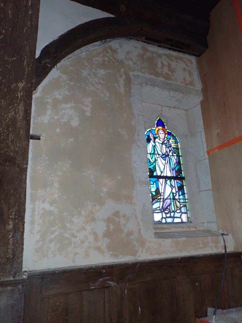 Atelier Giordani - Conservation - Restauration
Edifice – Mobilier - Sculpture – Objets d’art – Moulage –
Pierre, bois métal, polychromie et dorure - Restauration de la voûte et des décors peints -  - Lot 5 : Restauration/conservation d’éléments architecturaux, de décors polychromes, de sculpture

OPÉRATIONS RÉALISÉES
Tranche conditionnelle 2

Voûte de la nef :
-	Dépoussiérage 
-	Mise en teinte des greffes et des parties neuves et reprise du décor de fleur de lys par glacis acrylique 
-	Dépoussiérage de la poutre de gloire par technique croisée de brossage et d’aspiration

Élévation de la nef :
-	Dégagement des enduits pour mettre au jour les décors anciens conservés
-	Encapsulage des zones de peinture au plomb non dégagées
-	Consolidation des zones soufflées par infiltration de mortier et comblement des fissures des lacunes
-	Consolidation des zones pulvérulentes.
-	Sur les zones non dégagées : application d’une couche de fond à la chaux et animation et glacis acrylique et harmonisation des bouchages anciens
- Sur les zones de décors ancien : retouches colorées pour améliorer la lisibilité