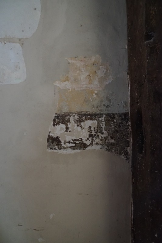 Atelier Giordani - Conservation - Restauration
Edifice – Mobilier - Sculpture – Objets d’art – Moulage –
Pierre, bois métal, polychromie et dorure - Restauration de la voûte et des décors peints -  - Lot 5 : Restauration/conservation d’éléments architecturaux, de décors polychromes, de sculpture

OPÉRATIONS RÉALISÉES
Tranche conditionnelle 2

Voûte de la nef :
-	Dépoussiérage 
-	Mise en teinte des greffes et des parties neuves et reprise du décor de fleur de lys par glacis acrylique 
-	Dépoussiérage de la poutre de gloire par technique croisée de brossage et d’aspiration

Élévation de la nef :
-	Dégagement des enduits pour mettre au jour les décors anciens conservés
-	Encapsulage des zones de peinture au plomb non dégagées
-	Consolidation des zones soufflées par infiltration de mortier et comblement des fissures des lacunes
-	Consolidation des zones pulvérulentes.
-	Sur les zones non dégagées : application d’une couche de fond à la chaux et animation et glacis acrylique et harmonisation des bouchages anciens
- Sur les zones de décors ancien : retouches colorées pour améliorer la lisibilité