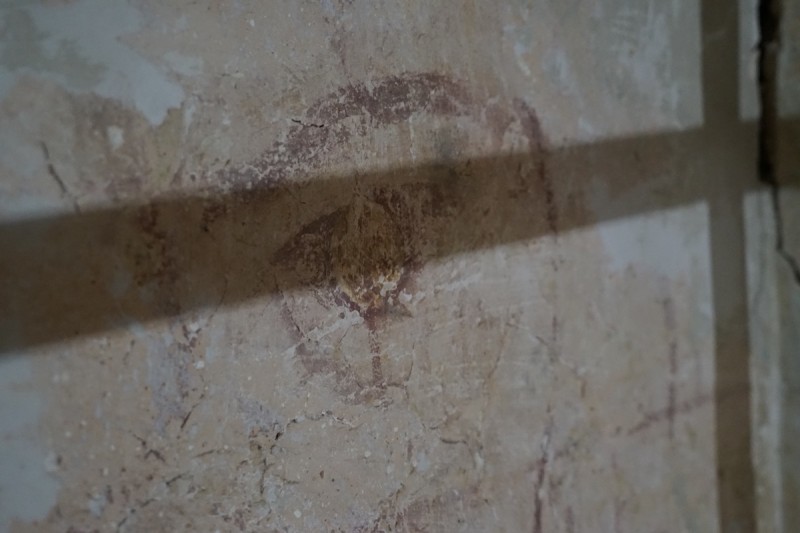 Atelier Giordani - Conservation - Restauration
Edifice – Mobilier - Sculpture – Objets d’art – Moulage –
Pierre, bois métal, polychromie et dorure - Restauration de la voûte et des décors peints -  - Lot 5 : Restauration/conservation d’éléments architecturaux, de décors polychromes, de sculpture

OPÉRATIONS RÉALISÉES
Tranche conditionnelle 2

Voûte de la nef :
-	Dépoussiérage 
-	Mise en teinte des greffes et des parties neuves et reprise du décor de fleur de lys par glacis acrylique 
-	Dépoussiérage de la poutre de gloire par technique croisée de brossage et d’aspiration

Élévation de la nef :
-	Dégagement des enduits pour mettre au jour les décors anciens conservés
-	Encapsulage des zones de peinture au plomb non dégagées
-	Consolidation des zones soufflées par infiltration de mortier et comblement des fissures des lacunes
-	Consolidation des zones pulvérulentes.
-	Sur les zones non dégagées : application d’une couche de fond à la chaux et animation et glacis acrylique et harmonisation des bouchages anciens
- Sur les zones de décors ancien : retouches colorées pour améliorer la lisibilité