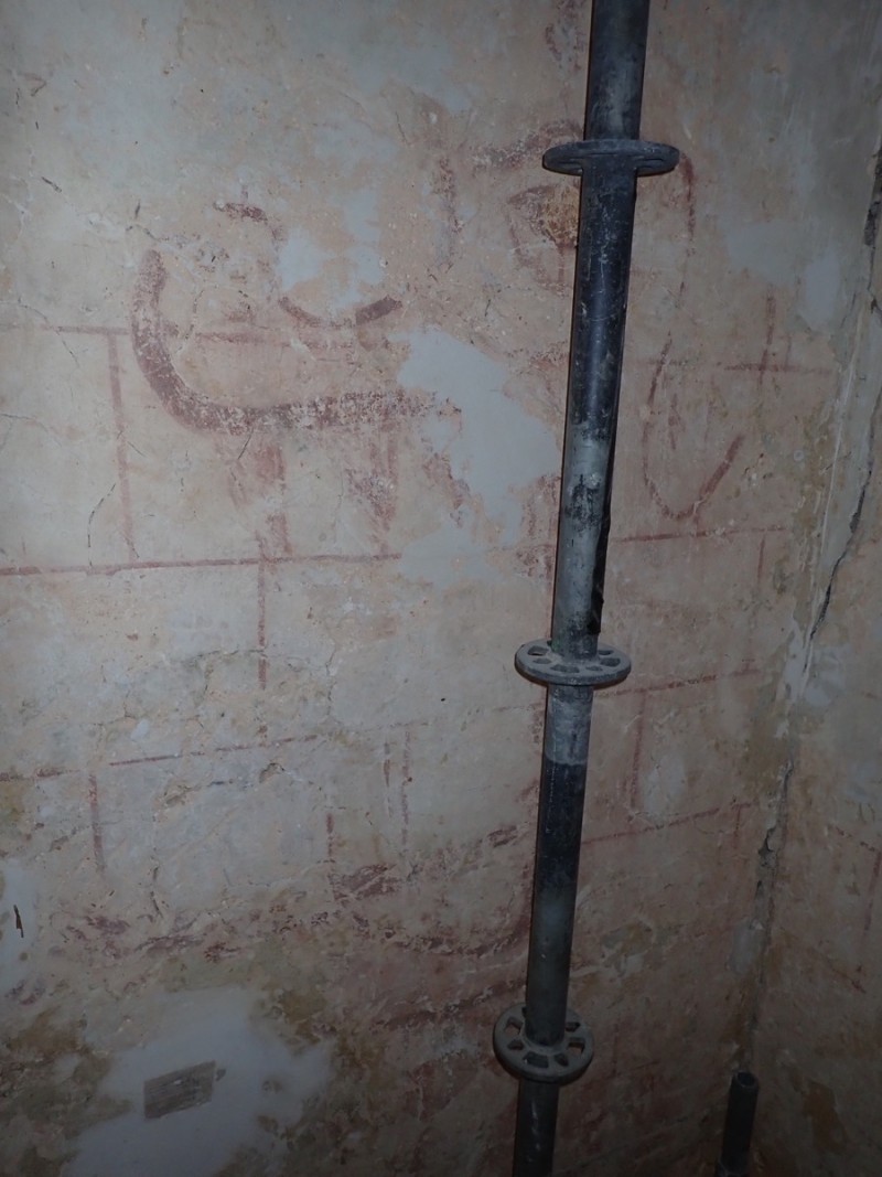 Atelier Giordani - Conservation - Restauration
Edifice – Mobilier - Sculpture – Objets d’art – Moulage –
Pierre, bois métal, polychromie et dorure - Restauration de la voûte et des décors peints -  - Lot 5 : Restauration/conservation d’éléments architecturaux, de décors polychromes, de sculpture

OPÉRATIONS RÉALISÉES
Tranche conditionnelle 2

Voûte de la nef :
-	Dépoussiérage 
-	Mise en teinte des greffes et des parties neuves et reprise du décor de fleur de lys par glacis acrylique 
-	Dépoussiérage de la poutre de gloire par technique croisée de brossage et d’aspiration

Élévation de la nef :
-	Dégagement des enduits pour mettre au jour les décors anciens conservés
-	Encapsulage des zones de peinture au plomb non dégagées
-	Consolidation des zones soufflées par infiltration de mortier et comblement des fissures des lacunes
-	Consolidation des zones pulvérulentes.
-	Sur les zones non dégagées : application d’une couche de fond à la chaux et animation et glacis acrylique et harmonisation des bouchages anciens
- Sur les zones de décors ancien : retouches colorées pour améliorer la lisibilité