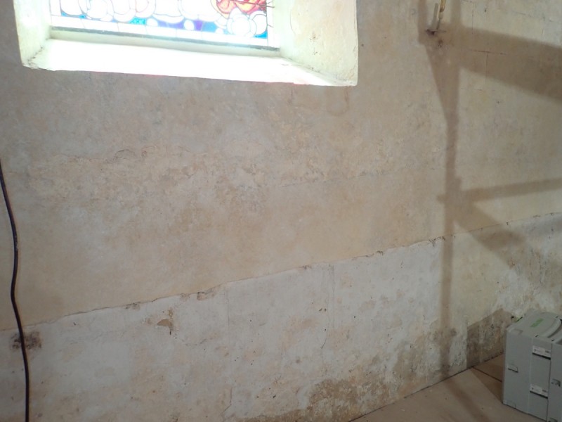 Atelier Giordani - Conservation - Restauration
Edifice – Mobilier - Sculpture – Objets d’art – Moulage –
Pierre, bois métal, polychromie et dorure - Restauration de la voûte et des décors peints -  - Lot 5 : Restauration/conservation d’éléments architecturaux, de décors polychromes, de sculpture

OPÉRATIONS RÉALISÉES
Tranche conditionnelle 2

Voûte de la nef :
-	Dépoussiérage 
-	Mise en teinte des greffes et des parties neuves et reprise du décor de fleur de lys par glacis acrylique 
-	Dépoussiérage de la poutre de gloire par technique croisée de brossage et d’aspiration

Élévation de la nef :
-	Dégagement des enduits pour mettre au jour les décors anciens conservés
-	Encapsulage des zones de peinture au plomb non dégagées
-	Consolidation des zones soufflées par infiltration de mortier et comblement des fissures des lacunes
-	Consolidation des zones pulvérulentes.
-	Sur les zones non dégagées : application d’une couche de fond à la chaux et animation et glacis acrylique et harmonisation des bouchages anciens
- Sur les zones de décors ancien : retouches colorées pour améliorer la lisibilité