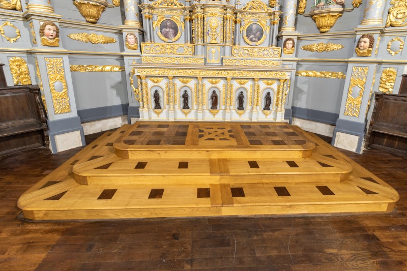 Atelier Giordani - Conservation - Restauration
Edifice – Mobilier - Sculpture – Objets d’art – Moulage –
Pierre, bois métal, polychromie et dorure - Restauration conservation du maître-autel et du retable majeur de l'église Notre-Dame - Bois polychrome - -	Dépoussiérage
-	Traitement insecticide 
-	Consolidation chimique du bois
-	Renforts structurels
-	Révision des assemblages
-	Comblements et ragréages
-	Restitution des manques par moulages et greffes sculptées 
-	Allègement bronzine et surpeints
-	Refixage polychromie
-	Réintégration colorée
-	Retouche de dorure
-	Apposition feuillards de plomb
-	Restitution de la statuaire et du fronton conservés en l’église 
-	Dépose et repose intégrale