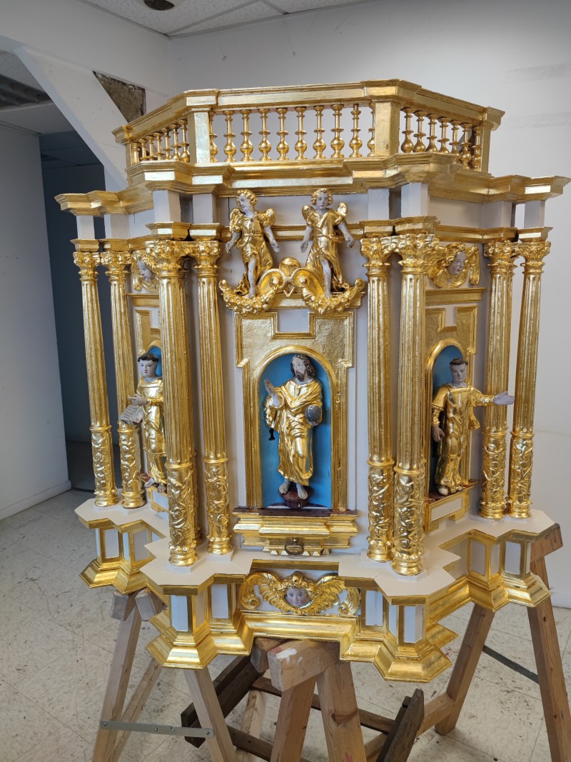 Atelier Giordani - Conservation - Restauration
Edifice – Mobilier - Sculpture – Objets d’art – Moulage –
Pierre, bois métal, polychromie et dorure - Restauration du tabernacle de l'Eglise Saint Martin - Bois polychrome et dorure - - Refixage de polychromie
- Dépoussiérage sous aspiration contrôlée
- Nettoyage de la polychromie et des dorures
- Masticage des lacunes de surface
- Réintégration colorée
- Dorure à la mixtion
- Vernissage de protection