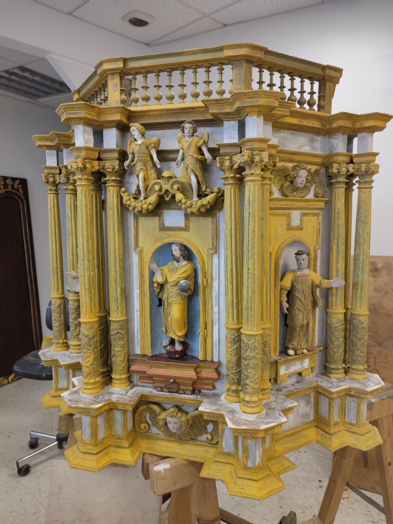 Atelier Giordani - Conservation - Restauration
Edifice – Mobilier - Sculpture – Objets d’art – Moulage –
Pierre, bois métal, polychromie et dorure - Restauration du tabernacle de l'Eglise Saint Martin - Bois polychrome et dorure - - Refixage de polychromie
- Dépoussiérage sous aspiration contrôlée
- Nettoyage de la polychromie et des dorures
- Masticage des lacunes de surface
- Réintégration colorée
- Dorure à la mixtion
- Vernissage de protection