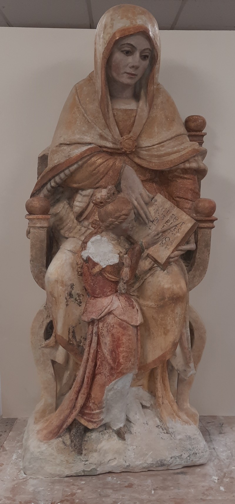 Atelier Giordani - Conservation - Restauration
Edifice – Mobilier - Sculpture – Objets d’art – Moulage –
Pierre, bois métal, polychromie et dorure - Restauration et dégagement du groupe sculpté de l'éducation de la Vierge - Pierre polychrome - - Traitement du support
- Dépoussiérage	
- Dégagement de polychromie	
- Refixage polychromie	
- Nettoyage	
- Masticage	
- Retouche et réintégration colorée