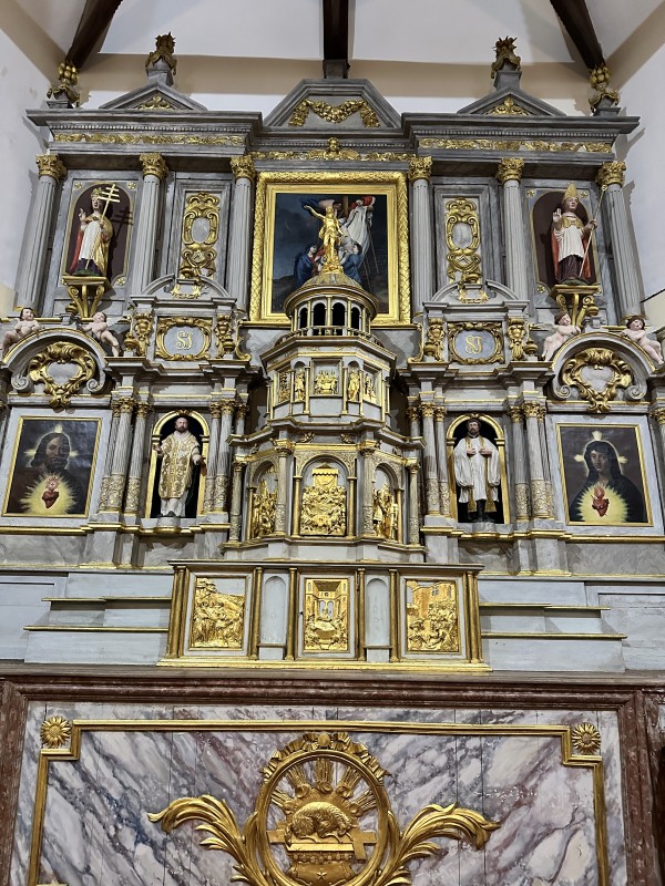 Atelier Giordani - Conservation - Restauration
Edifice – Mobilier - Sculpture – Objets d’art – Moulage –
Pierre, bois métal, polychromie et dorure - Retable majeur Becquigny - Bois polychrome et dorure - - Dépoussiérage et nettoyage
- Assainissement de l'ouvrage
- Consolidation structurelle
- Conservation restauration de toute la statuaire
- Refixage de la polychromie et réintégration colorée
- Allègement de la bronzine et restauration de la dorure sur mixtion à la feuille d'or
