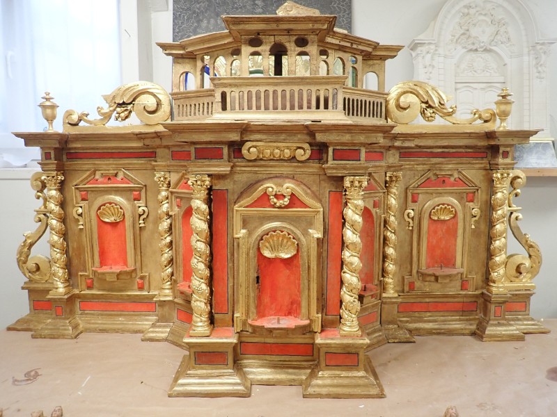 Atelier Giordani - Conservation - Restauration
Edifice – Mobilier - Sculpture – Objets d’art – Moulage –
Pierre, bois métal, polychromie et dorure - Retable majeur Bretagnolles - Bois peint et doré et pierre polychrome - - Dépoussiérage, nettoyage
- Traitement d'assainissement
- Révision et reprise de la structure
- Consolidation chimique des bois 
- Greffes non hypothétiques de bois sculpté
- Restitution par moulages et prises d'empreintes
- Conservation et restauration de la statuaire
- Refixage de la polychromie et réintégrations colorées 
- Allègement de la bronzine et restauration de la dorure sur mixtion à la feuille d'or