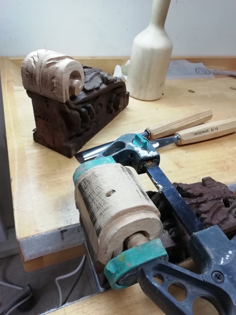 Atelier Giordani - Conservation - Restauration
Edifice – Mobilier - Sculpture – Objets d’art – Moulage –
Pierre, bois métal, polychromie et dorure - Travaux de restauration du mobilier classé de la chapelle -  - OPÉRATIONS RÉALISÉES
LOT 1 Menuiserie-ébénisterie 
LOT 2: Polychromie-statuaire

Trois tranches :

Tranche 1 :
-	Chancel
-	Édicule
-	Retable de la Vierge
-	Colonnes isolées
-	2 bas-reliefs 

Tranche 2 :
-	Maître-autel
-	2 colonnes torses
-	Portes latérales et encadrement

Tranche 3 :
-	Reliquaires, chandeliers, étuis à crosse
-	Statuaire