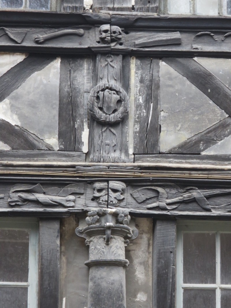 Atelier Giordani - Conservation - Restauration
Edifice – Mobilier - Sculpture – Objets d’art – Moulage –
Pierre, bois métal, polychromie et dorure - Restauration des éléments en bois sculpté et des colonnes et dalles gravées en pierre - Bois sculpté et pierre - OPÉRATIONS RÉALISÉES
Bois sculpté :
- Dépose partielle 
- Traitement insecticide curatif et préventif
- Renfort et doublage
- Greffes de sculptures, pose de flipots
- Bouchage
- Retouche
- Protection finale