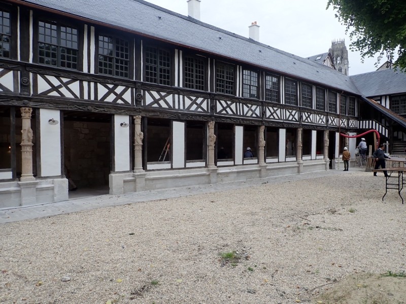 Atelier Giordani - Conservation - Restauration
Edifice – Mobilier - Sculpture – Objets d’art – Moulage –
Pierre, bois métal, polychromie et dorure - Restauration des éléments en bois sculpté et des colonnes et dalles gravées en pierre - Bois sculpté et pierre - OPÉRATIONS RÉALISÉES
Bois sculpté :
- Dépose partielle 
- Traitement insecticide curatif et préventif
- Renfort et doublage
- Greffes de sculptures, pose de flipots
- Bouchage
- Retouche
- Protection finale