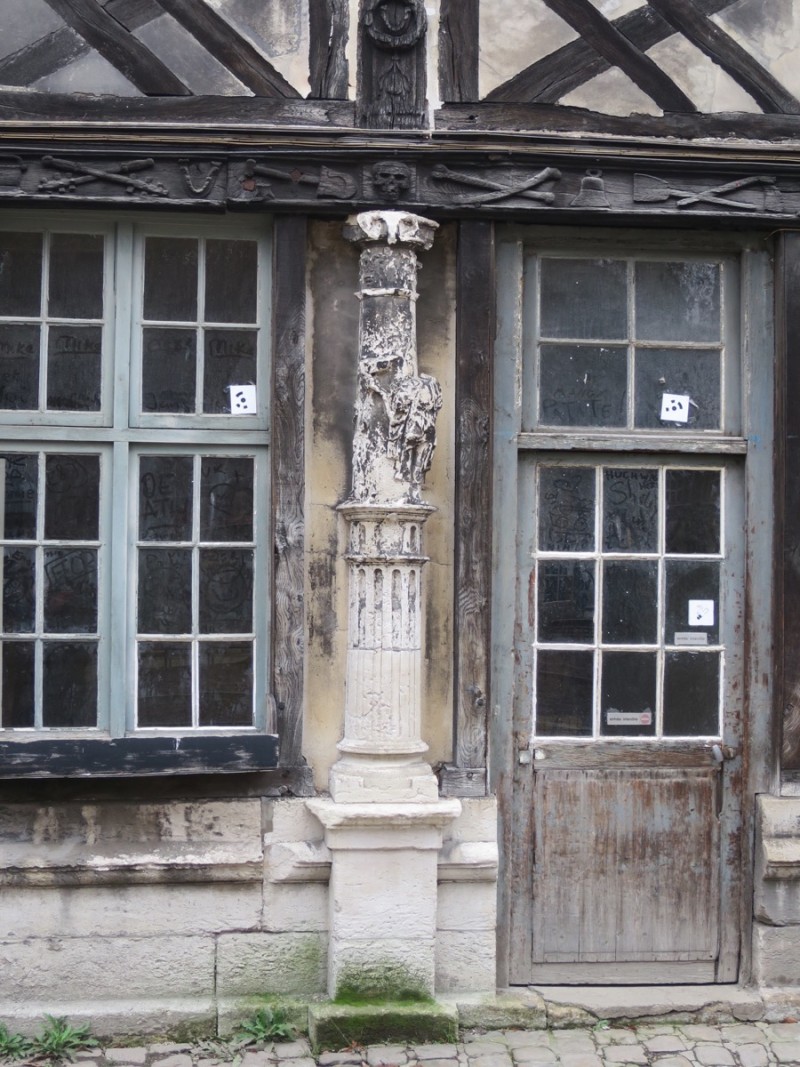 Atelier Giordani - Conservation - Restauration
Edifice – Mobilier - Sculpture – Objets d’art – Moulage –
Pierre, bois métal, polychromie et dorure - Restauration des éléments en bois sculpté et des colonnes et dalles gravées en pierre - Bois sculpté et pierre - OPÉRATIONS RÉALISÉES
Bois sculpté :
- Dépose partielle 
- Traitement insecticide curatif et préventif
- Renfort et doublage
- Greffes de sculptures, pose de flipots
- Bouchage
- Retouche
- Protection finale