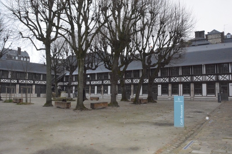 Atelier Giordani - Conservation - Restauration
Edifice – Mobilier - Sculpture – Objets d’art – Moulage –
Pierre, bois métal, polychromie et dorure - Restauration des éléments en bois sculpté et des colonnes et dalles gravées en pierre - Bois sculpté et pierre - OPÉRATIONS RÉALISÉES
Bois sculpté :
- Dépose partielle 
- Traitement insecticide curatif et préventif
- Renfort et doublage
- Greffes de sculptures, pose de flipots
- Bouchage
- Retouche
- Protection finale