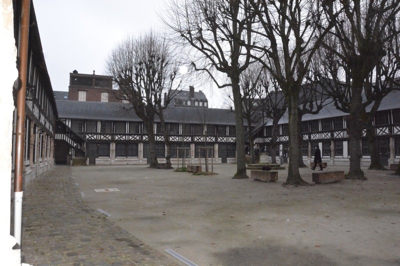 Atelier Giordani - Conservation - Restauration
Edifice – Mobilier - Sculpture – Objets d’art – Moulage –
Pierre, bois métal, polychromie et dorure - Restauration des éléments en bois sculpté et des colonnes et dalles gravées en pierre - Bois sculpté et pierre - OPÉRATIONS RÉALISÉES
Bois sculpté :
- Dépose partielle 
- Traitement insecticide curatif et préventif
- Renfort et doublage
- Greffes de sculptures, pose de flipots
- Bouchage
- Retouche
- Protection finale