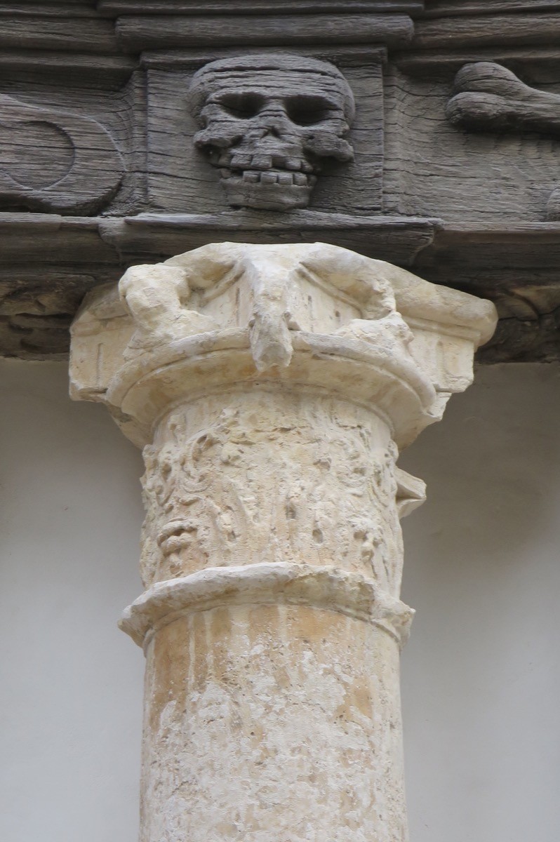 Atelier Giordani - Conservation - Restauration
Edifice – Mobilier - Sculpture – Objets d’art – Moulage –
Pierre, bois métal, polychromie et dorure - Restauration des éléments en bois sculpté et des colonnes et dalles gravées en pierre - Bois sculpté et pierre - OPÉRATIONS RÉALISÉES
Bois sculpté :
- Dépose partielle 
- Traitement insecticide curatif et préventif
- Renfort et doublage
- Greffes de sculptures, pose de flipots
- Bouchage
- Retouche
- Protection finale