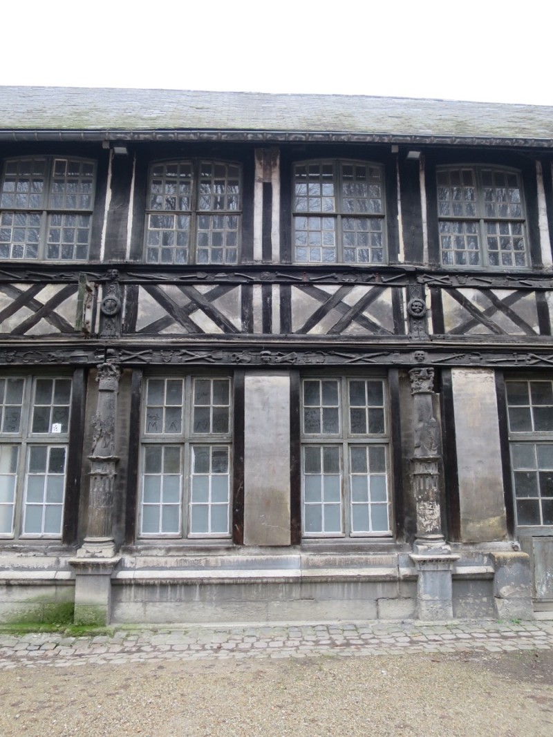 Atelier Giordani - Conservation - Restauration
Edifice – Mobilier - Sculpture – Objets d’art – Moulage –
Pierre, bois métal, polychromie et dorure - Restauration des éléments en bois sculpté et des colonnes et dalles gravées en pierre - Bois sculpté et pierre - OPÉRATIONS RÉALISÉES
Bois sculpté :
- Dépose partielle 
- Traitement insecticide curatif et préventif
- Renfort et doublage
- Greffes de sculptures, pose de flipots
- Bouchage
- Retouche
- Protection finale