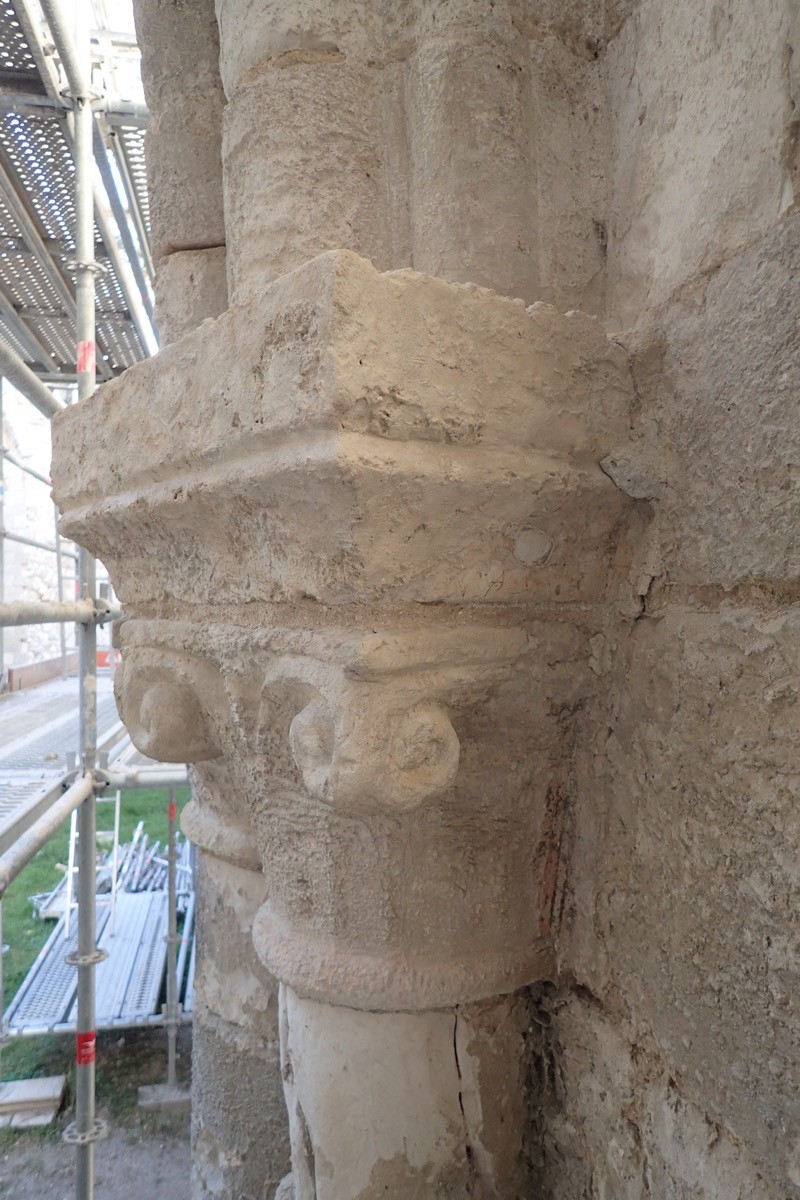 Atelier Giordani - Conservation - Restauration
Edifice – Mobilier - Sculpture – Objets d’art – Moulage –
Pierre, bois métal, polychromie et dorure - Restauration des ruines des bâtiments conventuels et du chœur de l’église Notre-Dame -  - OPÉRATIONS RÉALISÉES
- Dépoussiérage
- Pré-consolidation
- Traitement biocide
- Nettoyage par micro gommage
- Nettoyage filmogène au latex
- Consolidation
- Purge des supports de ragréages
- Ragréages
- Estampage
- Bouchons sculptés
- Rejointoiement
- Collage, renforts et goujonnage
- Sculpture en pierre neuve
- Patine
