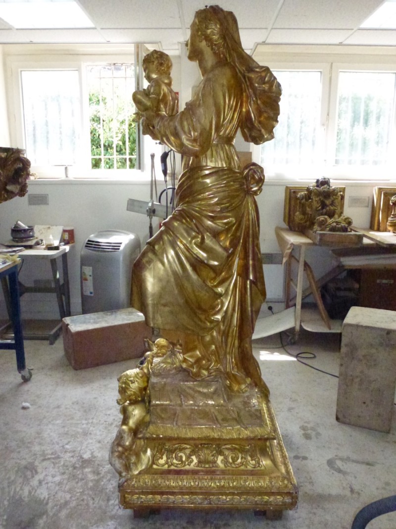 Atelier Giordani - Conservation - Restauration
Edifice – Mobilier - Sculpture – Objets d’art – Moulage –
Pierre, bois métal, polychromie et dorure - Restauration et soclage de la Vierge à l’Enfant - Bois doré, mixtion et détrempe - OPÉRATIONS RÉALISÉES
- Nettoyage chimique 
- Mastics traditionnels craie-colle et modostucs®
- Consolidation du  bois
- Restitution et compléments par moulage
- Réintégration à la feuille d’or et patine d’harmonisation
- Réintégrations colorées à l’or minéral 
- Réalisation d’un socle mobile en chêne teinté qui encastre et conserve le système d’origine