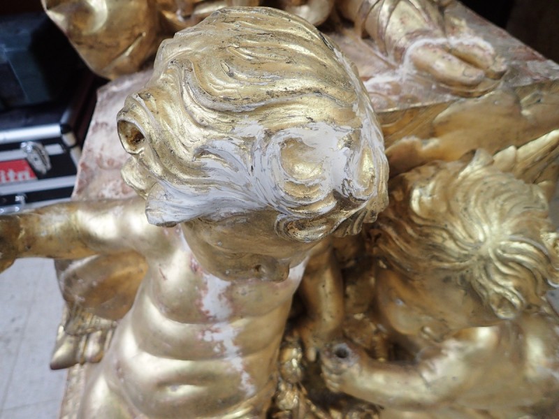 Atelier Giordani - Conservation - Restauration
Edifice – Mobilier - Sculpture – Objets d’art – Moulage –
Pierre, bois métal, polychromie et dorure - Restauration et soclage de la Vierge à l’Enfant - Bois doré, mixtion et détrempe - OPÉRATIONS RÉALISÉES
- Nettoyage chimique 
- Mastics traditionnels craie-colle et modostucs®
- Consolidation du  bois
- Restitution et compléments par moulage
- Réintégration à la feuille d’or et patine d’harmonisation
- Réintégrations colorées à l’or minéral 
- Réalisation d’un socle mobile en chêne teinté qui encastre et conserve le système d’origine