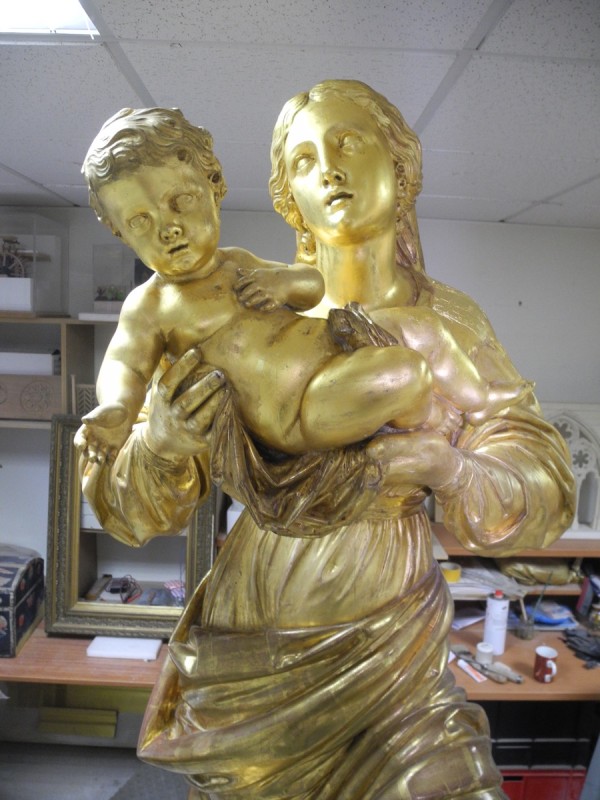Atelier Giordani - Conservation - Restauration
Edifice – Mobilier - Sculpture – Objets d’art – Moulage –
Pierre, bois métal, polychromie et dorure - Restauration et soclage de la Vierge à l’Enfant - Bois doré, mixtion et détrempe - OPÉRATIONS RÉALISÉES
- Nettoyage chimique 
- Mastics traditionnels craie-colle et modostucs®
- Consolidation du  bois
- Restitution et compléments par moulage
- Réintégration à la feuille d’or et patine d’harmonisation
- Réintégrations colorées à l’or minéral 
- Réalisation d’un socle mobile en chêne teinté qui encastre et conserve le système d’origine