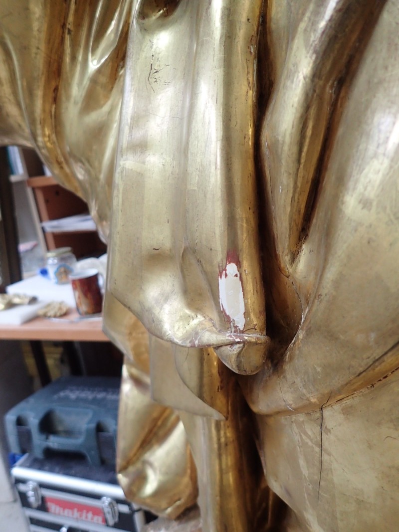 Atelier Giordani - Conservation - Restauration
Edifice – Mobilier - Sculpture – Objets d’art – Moulage –
Pierre, bois métal, polychromie et dorure - Restauration et soclage de la Vierge à l’Enfant - Bois doré, mixtion et détrempe - OPÉRATIONS RÉALISÉES
- Nettoyage chimique 
- Mastics traditionnels craie-colle et modostucs®
- Consolidation du  bois
- Restitution et compléments par moulage
- Réintégration à la feuille d’or et patine d’harmonisation
- Réintégrations colorées à l’or minéral 
- Réalisation d’un socle mobile en chêne teinté qui encastre et conserve le système d’origine