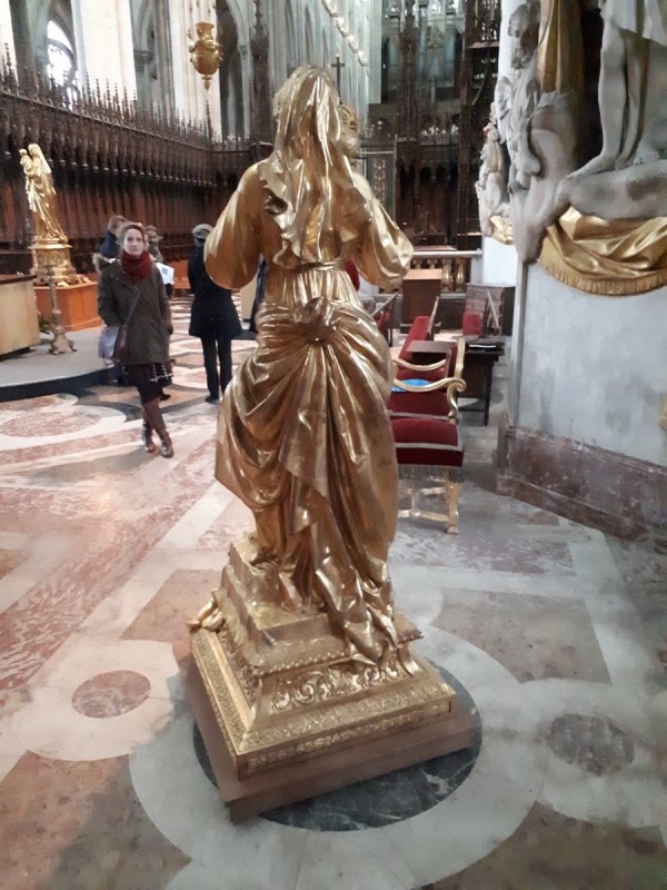 Atelier Giordani - Conservation - Restauration
Edifice – Mobilier - Sculpture – Objets d’art – Moulage –
Pierre, bois métal, polychromie et dorure - Restauration et soclage de la Vierge à l’Enfant - Bois doré, mixtion et détrempe - OPÉRATIONS RÉALISÉES
- Nettoyage chimique 
- Mastics traditionnels craie-colle et modostucs®
- Consolidation du  bois
- Restitution et compléments par moulage
- Réintégration à la feuille d’or et patine d’harmonisation
- Réintégrations colorées à l’or minéral 
- Réalisation d’un socle mobile en chêne teinté qui encastre et conserve le système d’origine