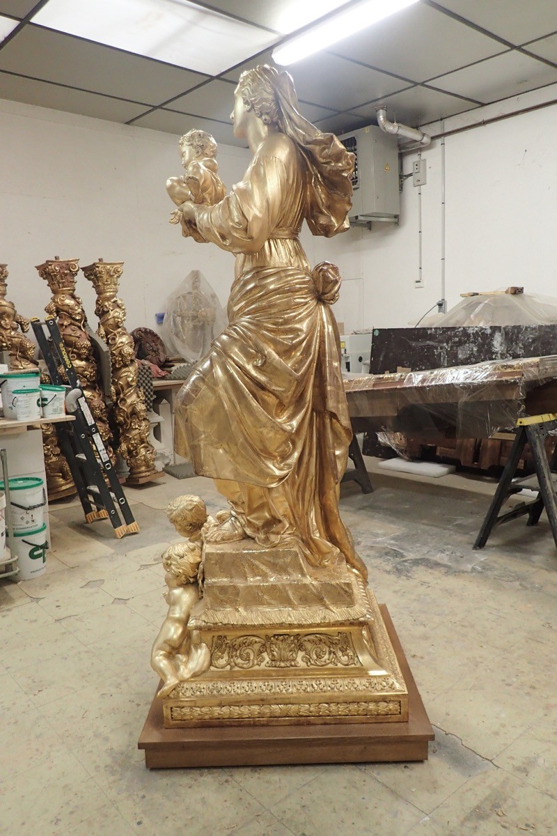 Atelier Giordani - Conservation - Restauration
Edifice – Mobilier - Sculpture – Objets d’art – Moulage –
Pierre, bois métal, polychromie et dorure - Restauration et soclage de la Vierge à l’Enfant - Bois doré, mixtion et détrempe - OPÉRATIONS RÉALISÉES
- Nettoyage chimique 
- Mastics traditionnels craie-colle et modostucs®
- Consolidation du  bois
- Restitution et compléments par moulage
- Réintégration à la feuille d’or et patine d’harmonisation
- Réintégrations colorées à l’or minéral 
- Réalisation d’un socle mobile en chêne teinté qui encastre et conserve le système d’origine