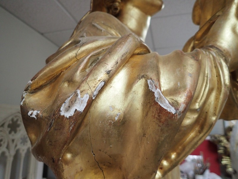 Atelier Giordani - Conservation - Restauration
Edifice – Mobilier - Sculpture – Objets d’art – Moulage –
Pierre, bois métal, polychromie et dorure - Restauration et soclage de la Vierge à l’Enfant - Bois doré, mixtion et détrempe - OPÉRATIONS RÉALISÉES
- Nettoyage chimique 
- Mastics traditionnels craie-colle et modostucs®
- Consolidation du  bois
- Restitution et compléments par moulage
- Réintégration à la feuille d’or et patine d’harmonisation
- Réintégrations colorées à l’or minéral 
- Réalisation d’un socle mobile en chêne teinté qui encastre et conserve le système d’origine