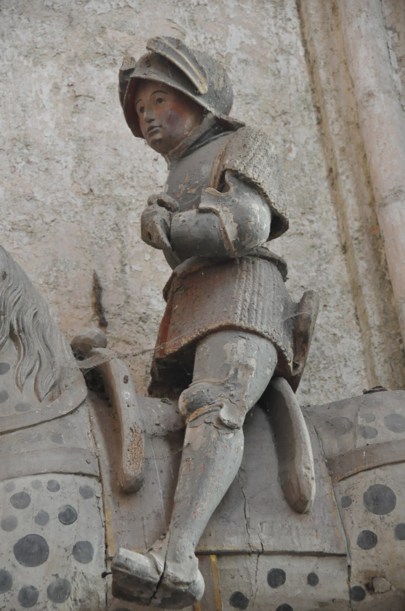 Atelier Giordani - Conservation - Restauration
Edifice – Mobilier - Sculpture – Objets d’art – Moulage –
Pierre, bois métal, polychromie et dorure - Consolidation et dégagement de la polychromie de la statue de Saint Georges - Dépose de la statue, dépoussiérage, nettoyage, et traitement des insectes xylophages par passage en machine d’anoxie dynamique (traitement par privation d’oxygène) - OPÉRATIONS RÉALISÉES : 

Consolidation chimique du support bois dégradé, révision et consolidation des assemblages, bouchages structuraux et greffes.

Réalisation d’une étude stratigraphique pour mettre en évidence les couches de polychromie anciennes, et dégagement de la couche sélectionnée par élimination des repeints au scalpel, sous lunettes binoculaires.

Refixage des vestiges polychromes dégagés, réintégrations de la polychromie et protection finale par mise en cire microcristalline.