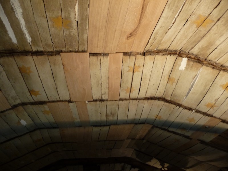 Atelier Giordani - Conservation - Restauration
Edifice – Mobilier - Sculpture – Objets d’art – Moulage –
Pierre, bois métal, polychromie et dorure - Conservation-restauration de la voûte en bois peinte - Voûte peinte avec peintures décoratives et figurées - OPÉRATIONS RÉALISÉES
- Échafaudage et dépose de l’ensemble
- Greffes et compléments
- Consolidation des bois
- Dépoussiérage et nettoyage
- Masticage et réintégration minimale
- Harmonisation
- Couche de protection
- Repose