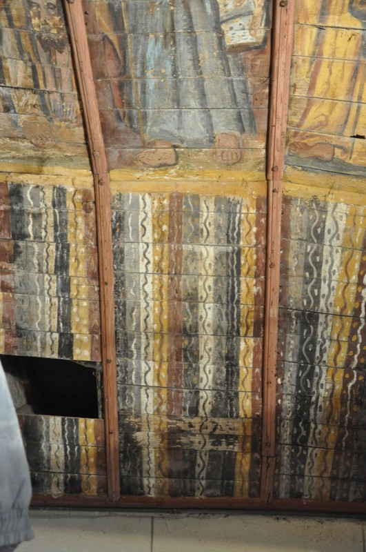 Atelier Giordani - Conservation - Restauration
Edifice – Mobilier - Sculpture – Objets d’art – Moulage –
Pierre, bois métal, polychromie et dorure - Conservation-restauration de la voûte en bois peinte - Voûte peinte avec peintures décoratives et figurées - OPÉRATIONS RÉALISÉES
- Échafaudage et dépose de l’ensemble
- Greffes et compléments
- Consolidation des bois
- Dépoussiérage et nettoyage
- Masticage et réintégration minimale
- Harmonisation
- Couche de protection
- Repose