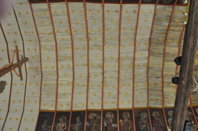 Atelier Giordani - Conservation - Restauration
Edifice – Mobilier - Sculpture – Objets d’art – Moulage –
Pierre, bois métal, polychromie et dorure - Conservation-restauration de la voûte en bois peinte - Voûte peinte avec peintures décoratives et figurées - OPÉRATIONS RÉALISÉES
- Échafaudage et dépose de l’ensemble
- Greffes et compléments
- Consolidation des bois
- Dépoussiérage et nettoyage
- Masticage et réintégration minimale
- Harmonisation
- Couche de protection
- Repose