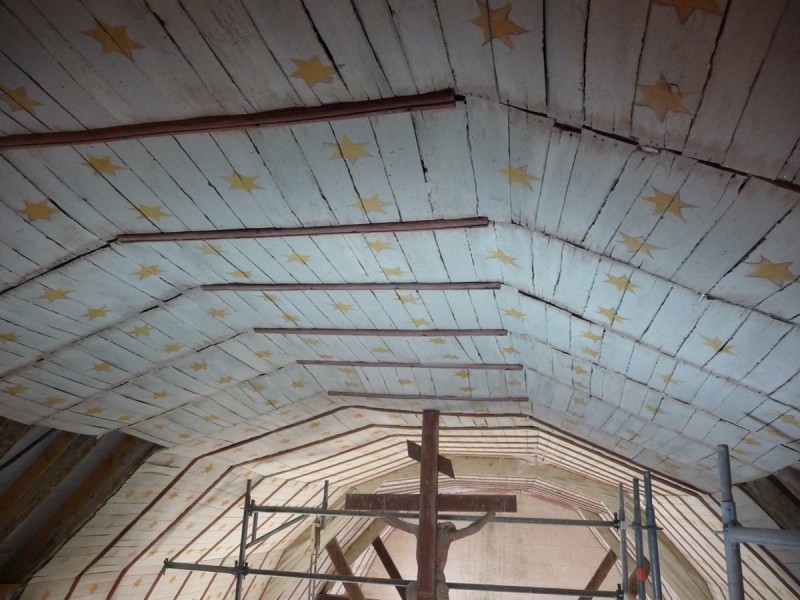 Atelier Giordani - Conservation - Restauration
Edifice – Mobilier - Sculpture – Objets d’art – Moulage –
Pierre, bois métal, polychromie et dorure - Conservation-restauration de la voûte en bois peinte - Voûte peinte avec peintures décoratives et figurées - OPÉRATIONS RÉALISÉES
- Échafaudage et dépose de l’ensemble
- Greffes et compléments
- Consolidation des bois
- Dépoussiérage et nettoyage
- Masticage et réintégration minimale
- Harmonisation
- Couche de protection
- Repose