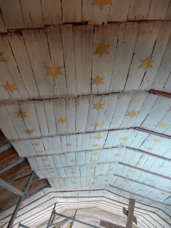 Atelier Giordani - Conservation - Restauration
Edifice – Mobilier - Sculpture – Objets d’art – Moulage –
Pierre, bois métal, polychromie et dorure - Conservation-restauration de la voûte en bois peinte - Voûte peinte avec peintures décoratives et figurées - OPÉRATIONS RÉALISÉES
- Échafaudage et dépose de l’ensemble
- Greffes et compléments
- Consolidation des bois
- Dépoussiérage et nettoyage
- Masticage et réintégration minimale
- Harmonisation
- Couche de protection
- Repose