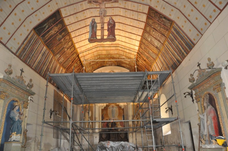 Atelier Giordani - Conservation - Restauration
Edifice – Mobilier - Sculpture – Objets d’art – Moulage –
Pierre, bois métal, polychromie et dorure - Conservation-restauration de la voûte en bois peinte - Voûte peinte avec peintures décoratives et figurées - OPÉRATIONS RÉALISÉES
- Échafaudage et dépose de l’ensemble
- Greffes et compléments
- Consolidation des bois
- Dépoussiérage et nettoyage
- Masticage et réintégration minimale
- Harmonisation
- Couche de protection
- Repose