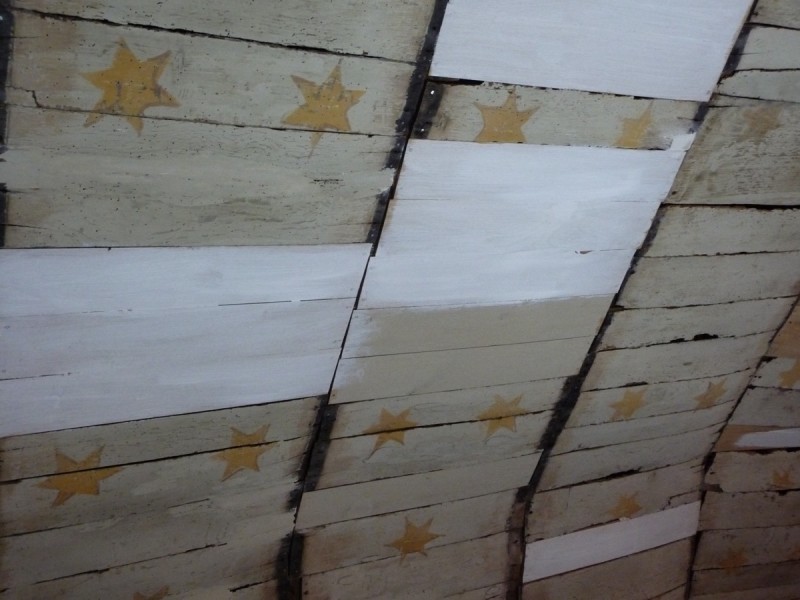 Atelier Giordani - Conservation - Restauration
Edifice – Mobilier - Sculpture – Objets d’art – Moulage –
Pierre, bois métal, polychromie et dorure - Conservation-restauration de la voûte en bois peinte - Voûte peinte avec peintures décoratives et figurées - OPÉRATIONS RÉALISÉES
- Échafaudage et dépose de l’ensemble
- Greffes et compléments
- Consolidation des bois
- Dépoussiérage et nettoyage
- Masticage et réintégration minimale
- Harmonisation
- Couche de protection
- Repose