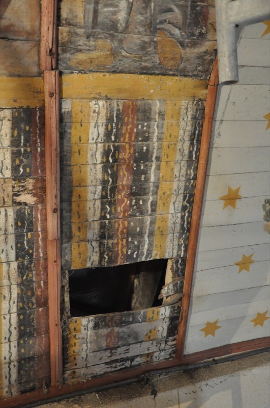 Atelier Giordani - Conservation - Restauration
Edifice – Mobilier - Sculpture – Objets d’art – Moulage –
Pierre, bois métal, polychromie et dorure - Conservation-restauration de la voûte en bois peinte - Voûte peinte avec peintures décoratives et figurées - OPÉRATIONS RÉALISÉES
- Échafaudage et dépose de l’ensemble
- Greffes et compléments
- Consolidation des bois
- Dépoussiérage et nettoyage
- Masticage et réintégration minimale
- Harmonisation
- Couche de protection
- Repose