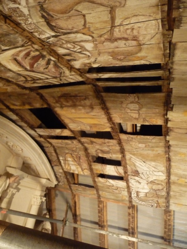 Atelier Giordani - Conservation - Restauration
Edifice – Mobilier - Sculpture – Objets d’art – Moulage –
Pierre, bois métal, polychromie et dorure - Conservation-restauration de la voûte en bois peinte - Voûte peinte avec peintures décoratives et figurées - OPÉRATIONS RÉALISÉES
- Échafaudage et dépose de l’ensemble
- Greffes et compléments
- Consolidation des bois
- Dépoussiérage et nettoyage
- Masticage et réintégration minimale
- Harmonisation
- Couche de protection
- Repose
